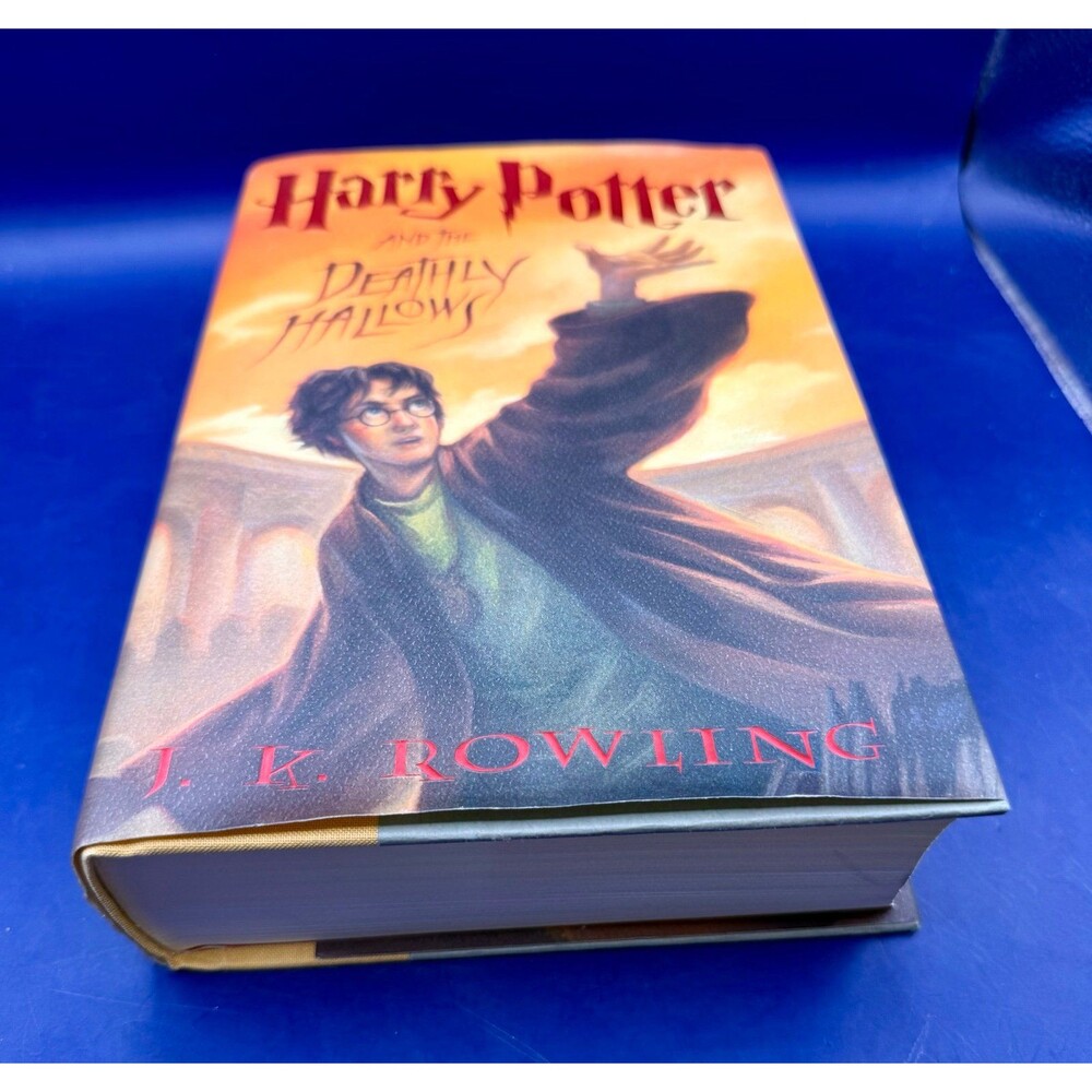 Harry Potter and the Deathly Hallows 1st Edition 1st Print Hardcover DJ 2007